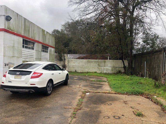± 1,400 SF Commercial Building: 3515 N Acadian Thruway, Baton Rouge, LA 70805